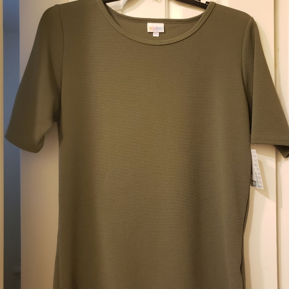 LuLaRoe Tops - LuLaRoe NWT Olive GiGi Top
